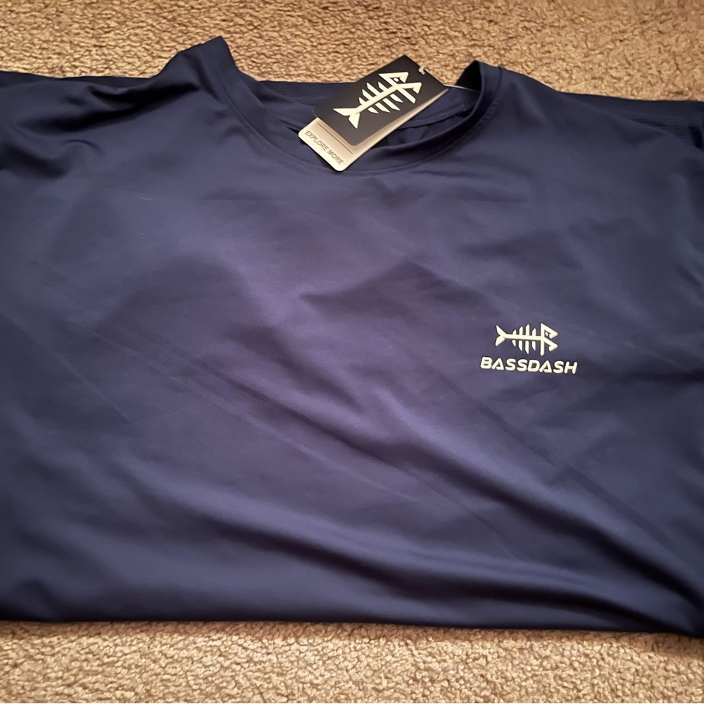 Mens Bassdash performance fishing long sleeve. brand new, never worn!
